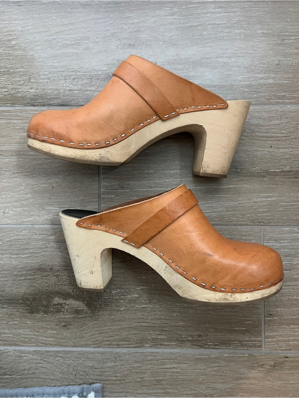 Swedish Hasbeens slip in classic heeled clog
